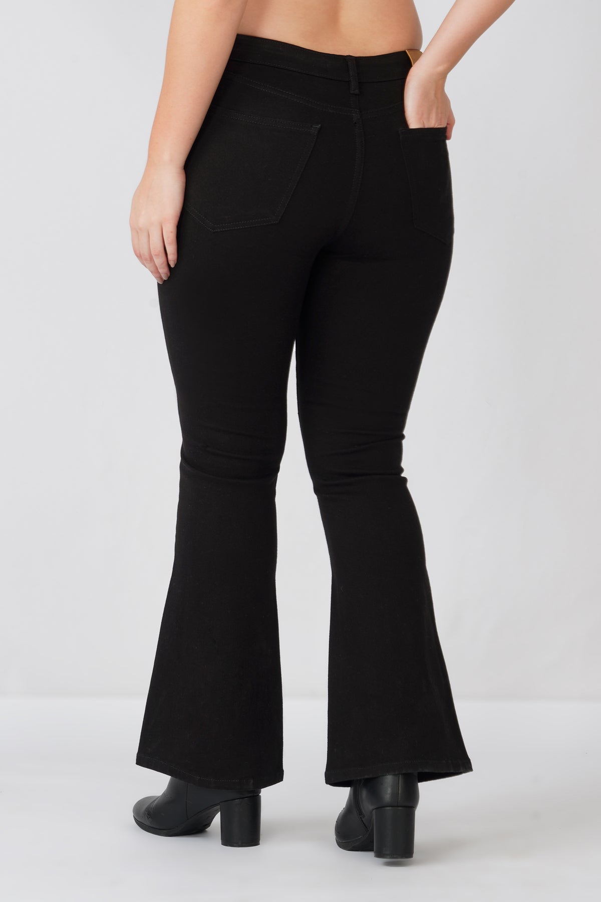 780 WIDE LEG FIT JEANS -BLACK